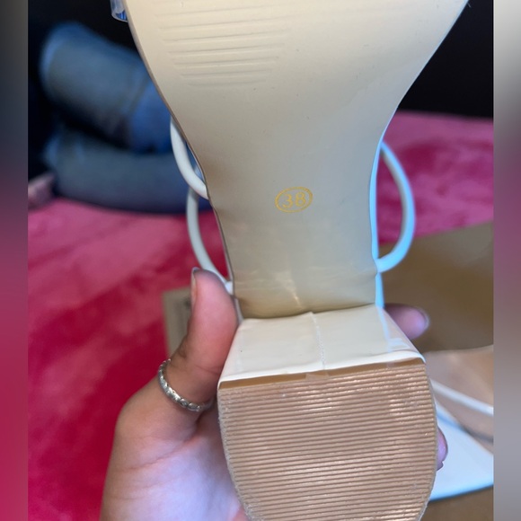 Beautiful white block heel - Picture 3 of 5